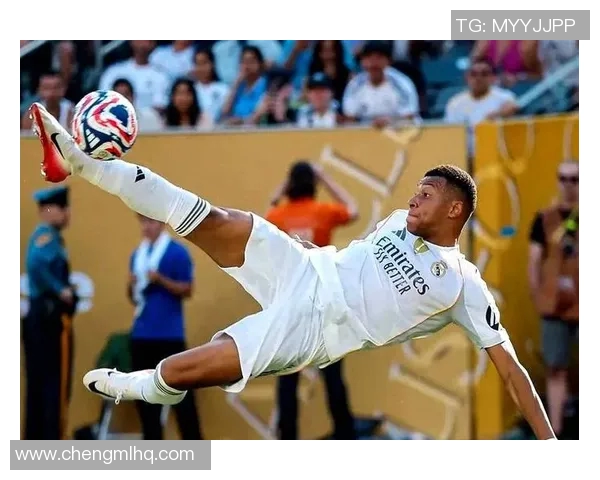 哪位知名足球巨星公开出柜引发球迷热议与体育界广泛关注